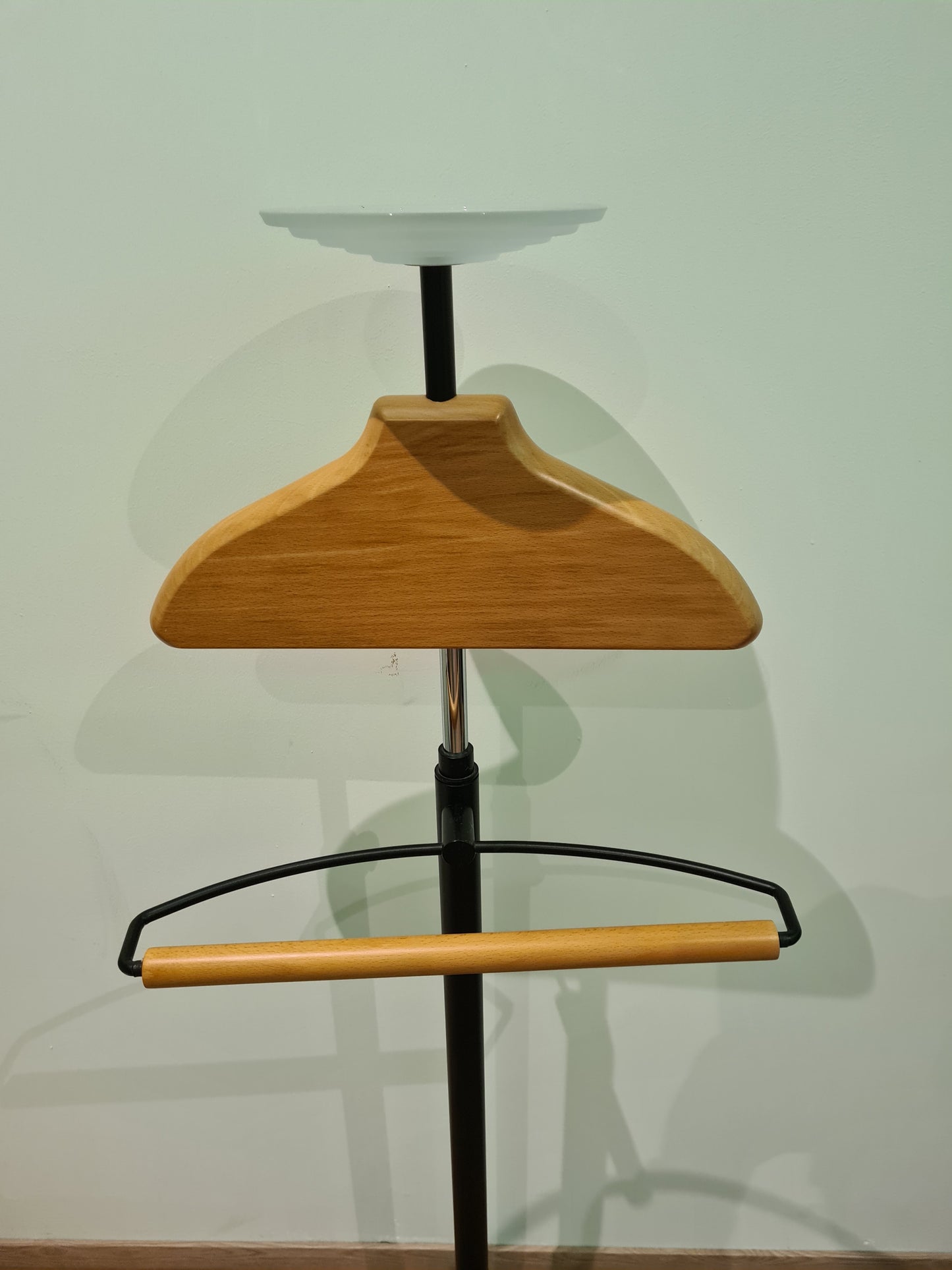 Stilvolle Garderobe Stummer Diener Modern 135cm