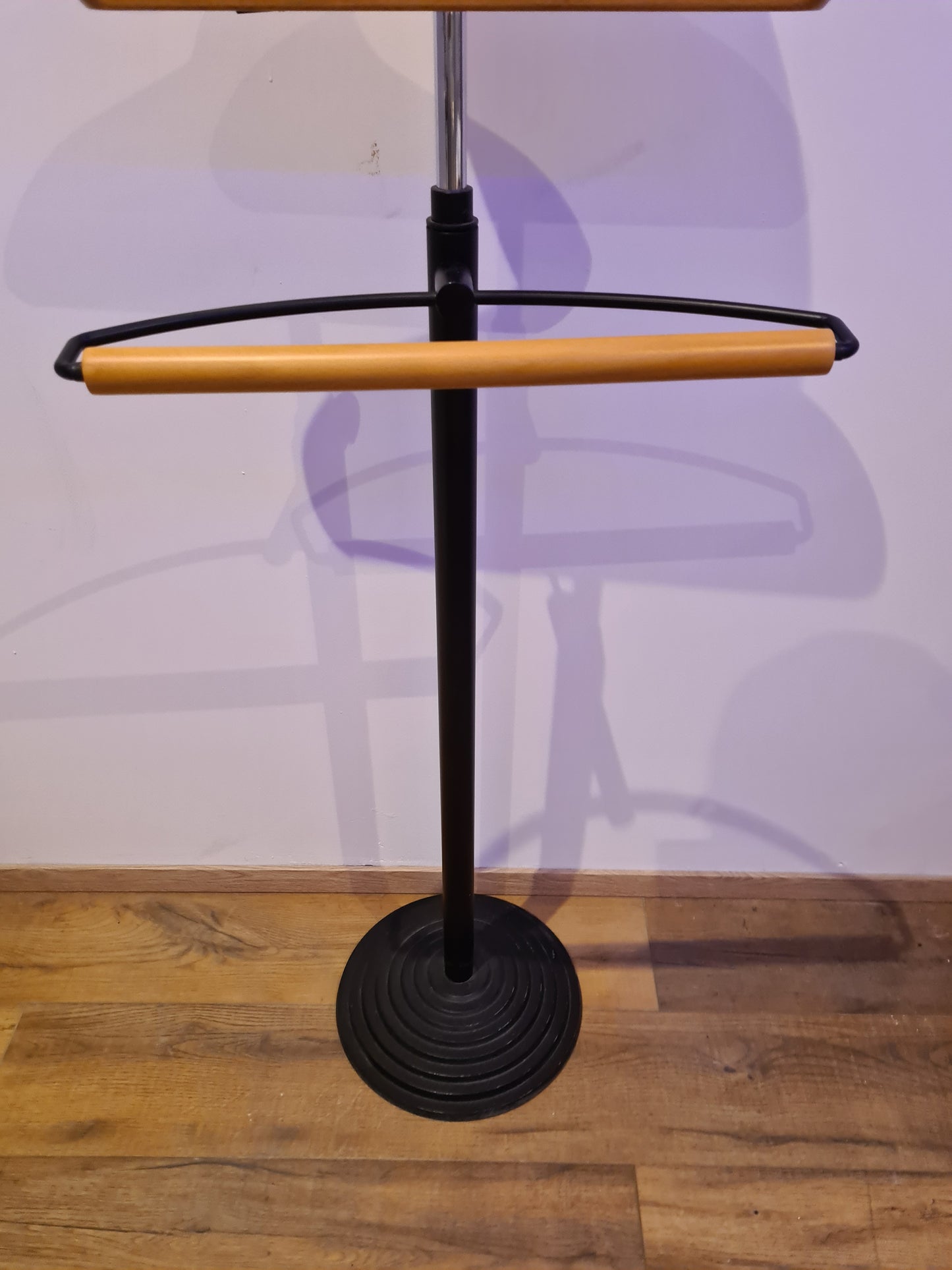 Stilvolle Garderobe Stummer Diener Modern 135cm