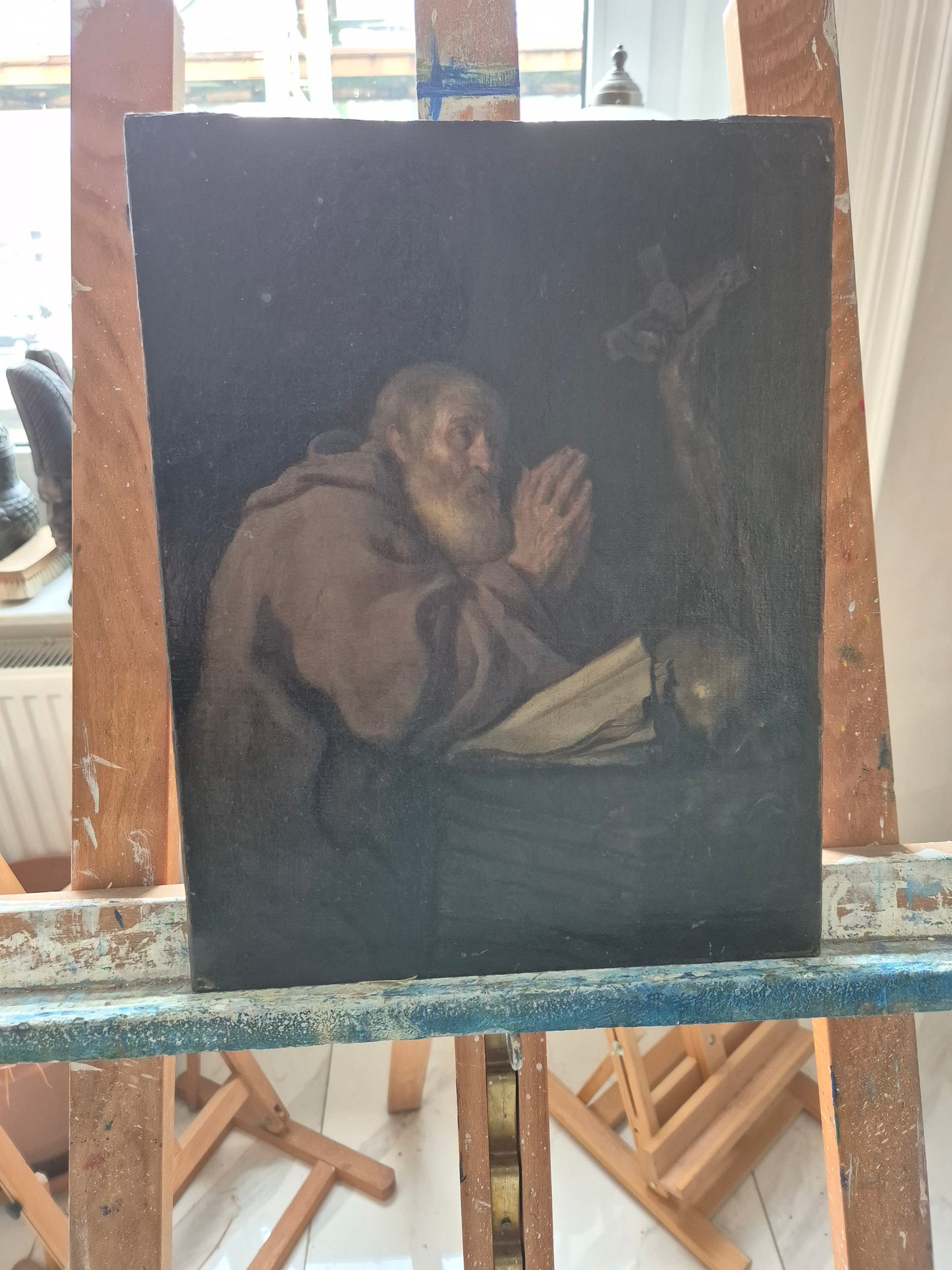 Betender Mönch mit Kruzifix, antikes Ölgemälde 32 x 27 cm