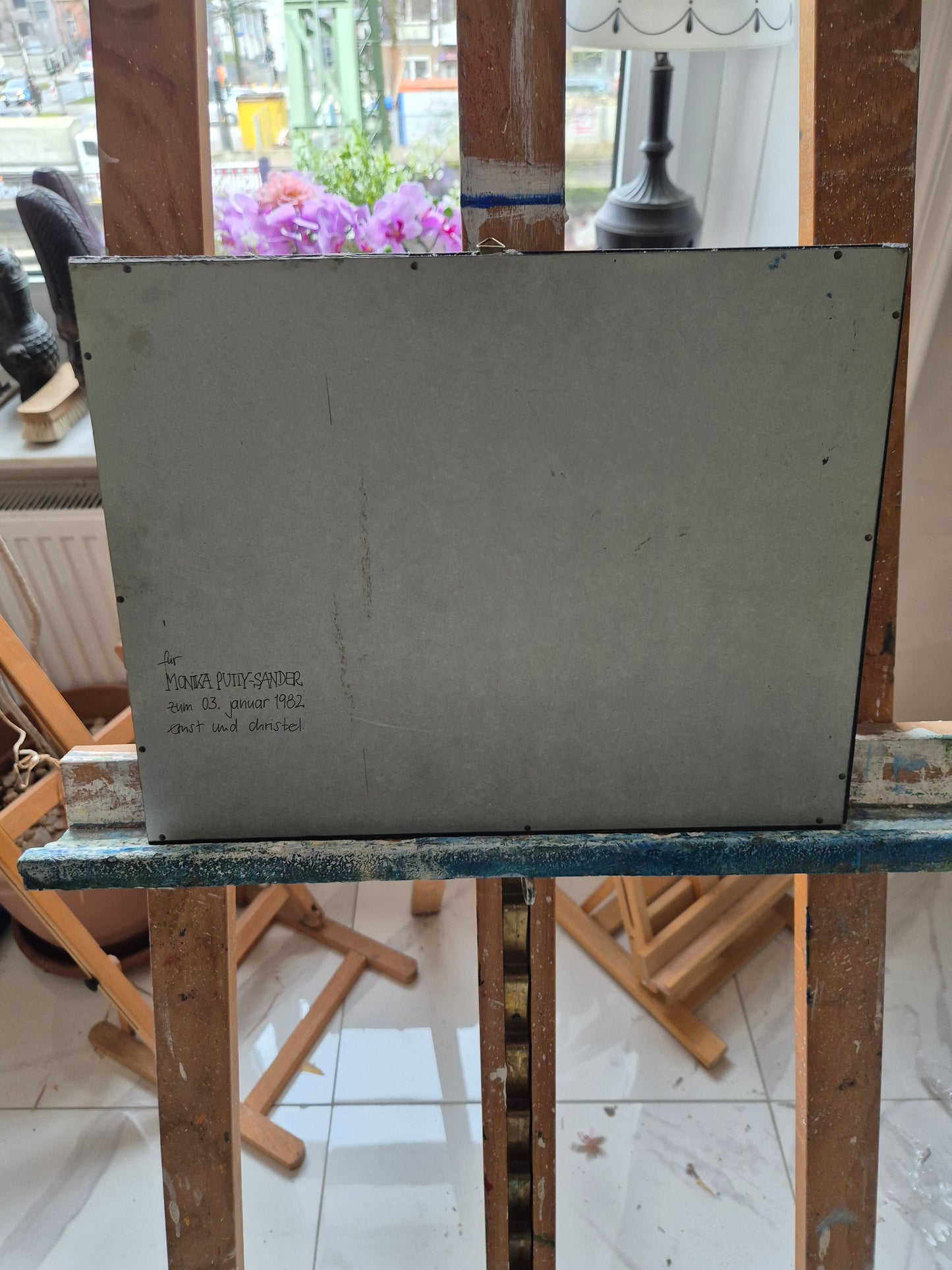 Grafik mit dem Titel Frauen, auf der Rückseite signiert und datiert 1982