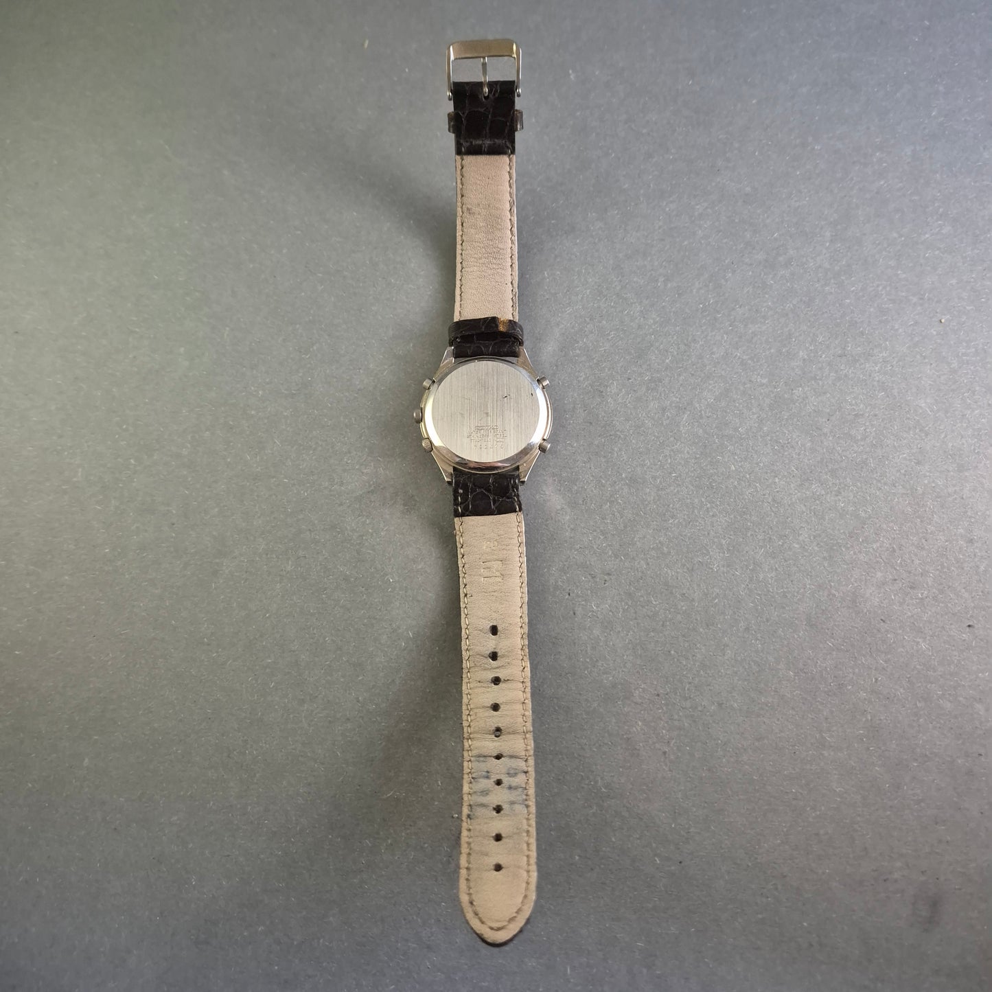 Klassischer Seiko Chronograph – Vintage-Design mit Lederarmband