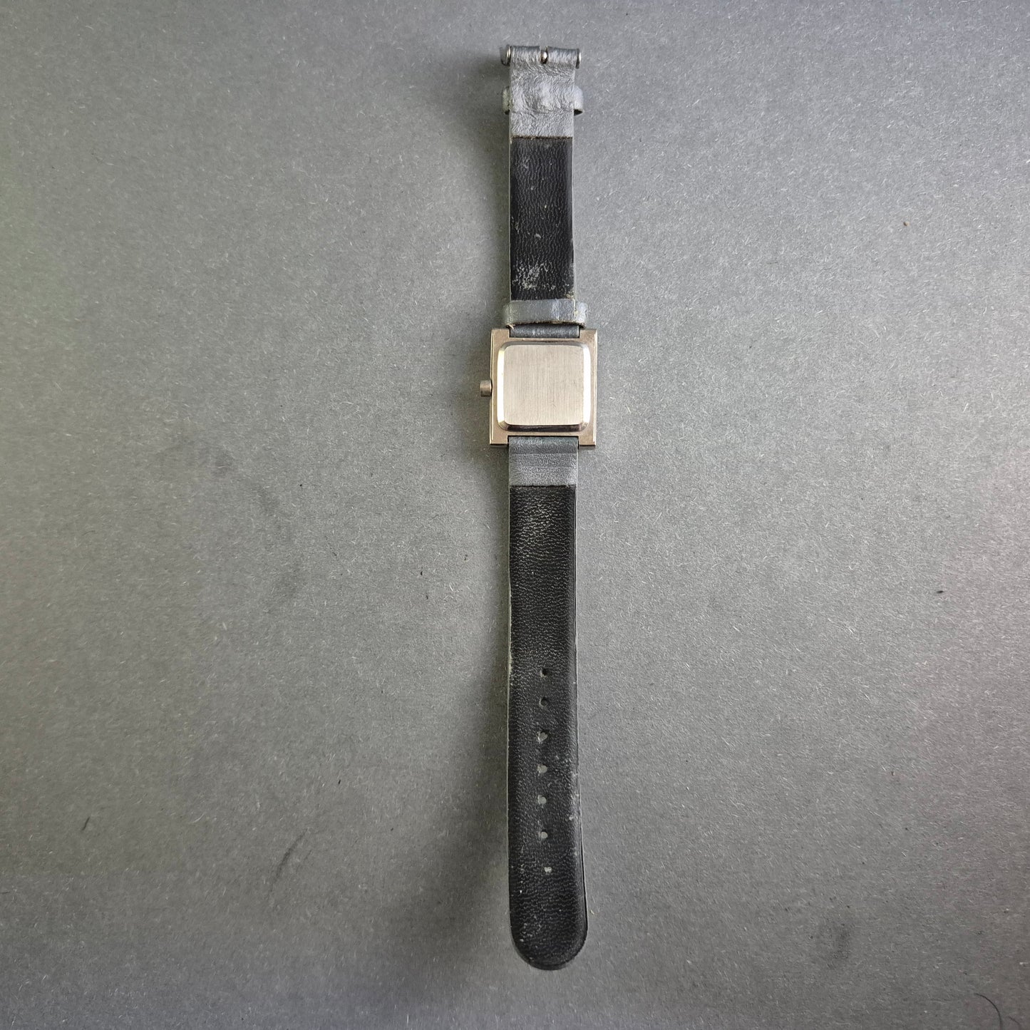 Minimalistische Vintage Damenarmbanduhr – Eleganz im quadratischen Design