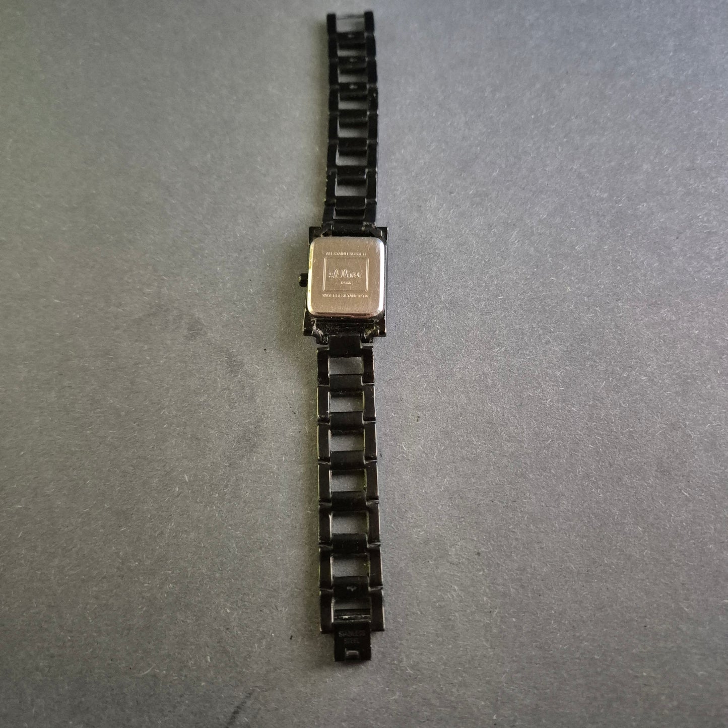 S. Oliver Damenarmbanduhr – Elegantes Design in Schwarz