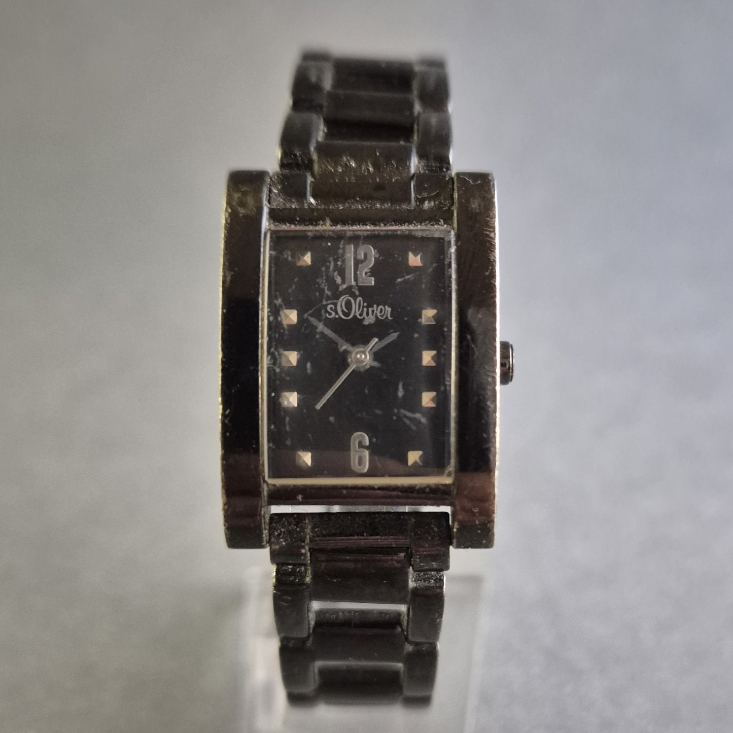 S. Oliver Damenarmbanduhr – Elegantes Design in Schwarz