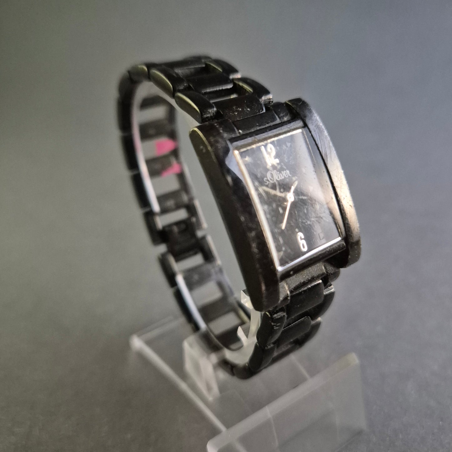S. Oliver Damenarmbanduhr – Elegantes Design in Schwarz