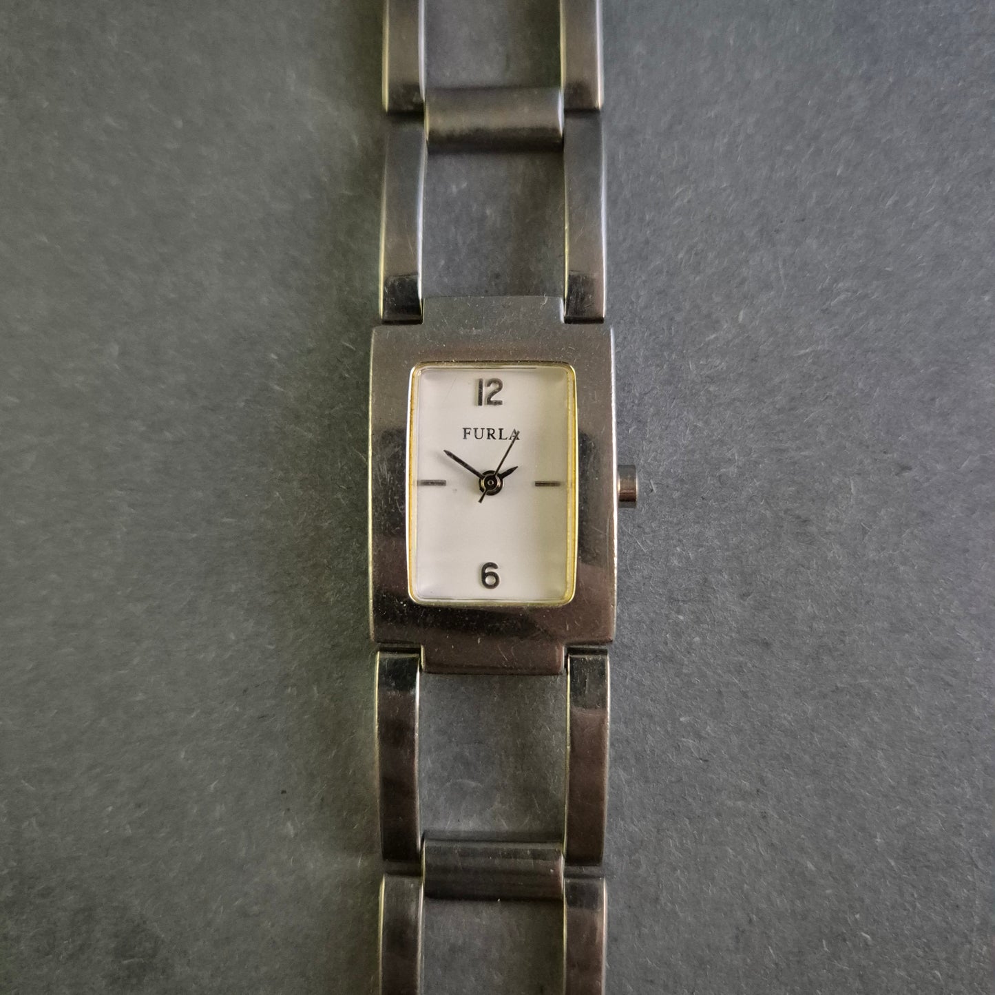 Furla Damenarmbanduhr – Stilvolle Eleganz mit Edelstahlarmband