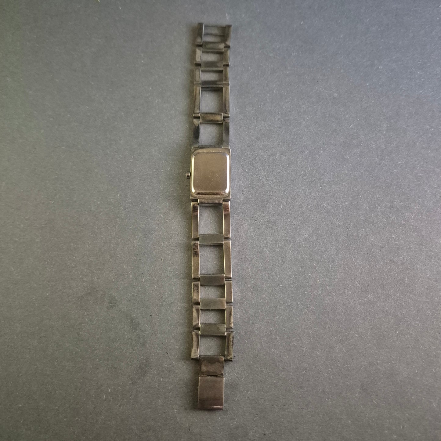 Furla Damenarmbanduhr – Stilvolle Eleganz mit Edelstahlarmband