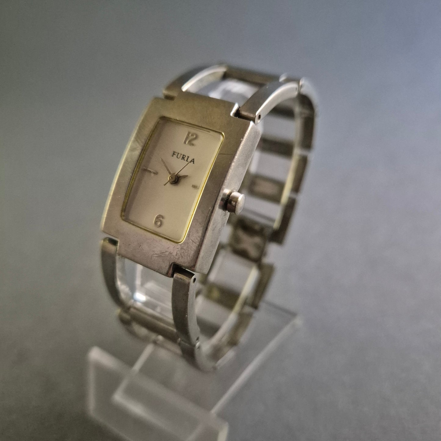 Furla Damenarmbanduhr – Stilvolle Eleganz mit Edelstahlarmband