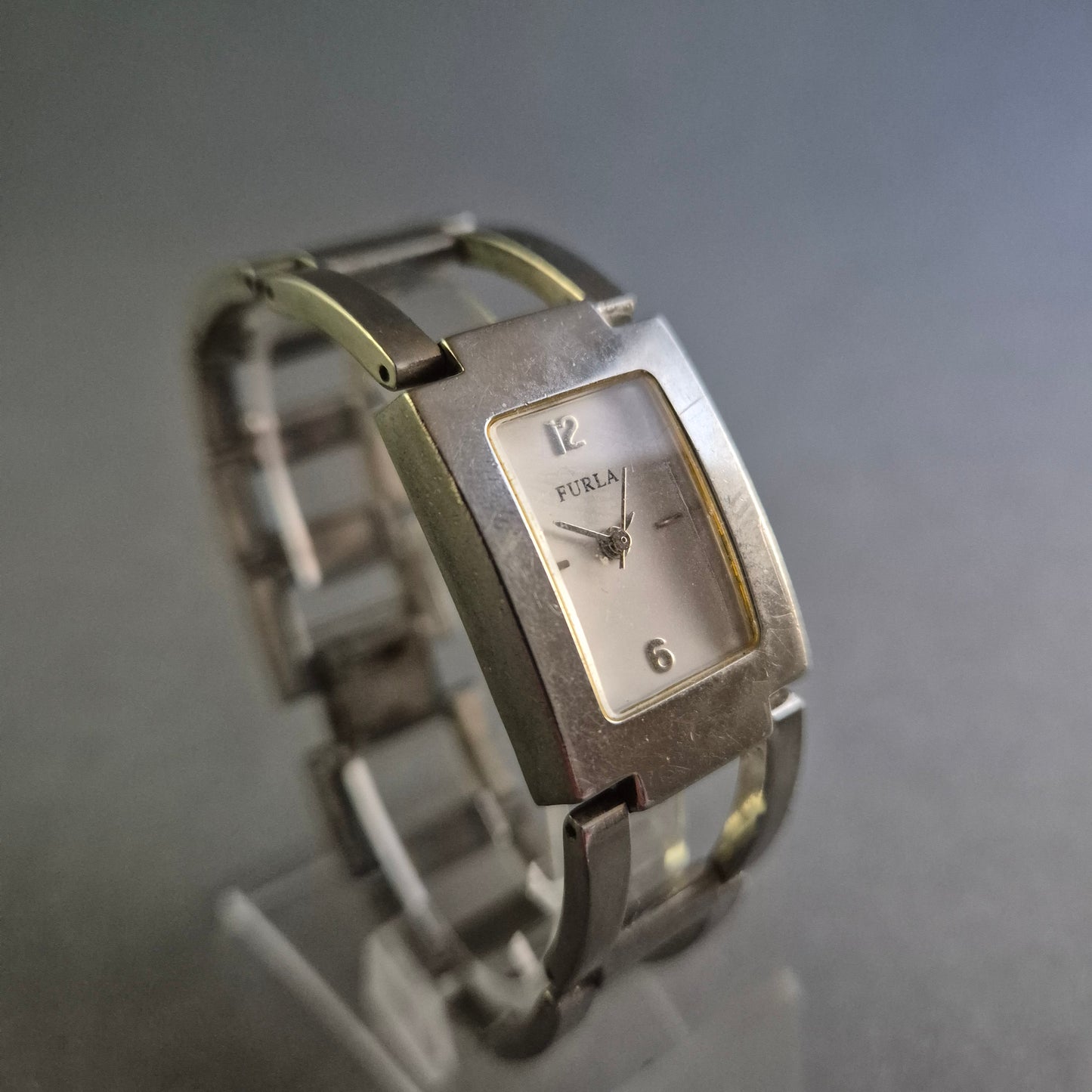 Furla Damenarmbanduhr – Stilvolle Eleganz mit Edelstahlarmband