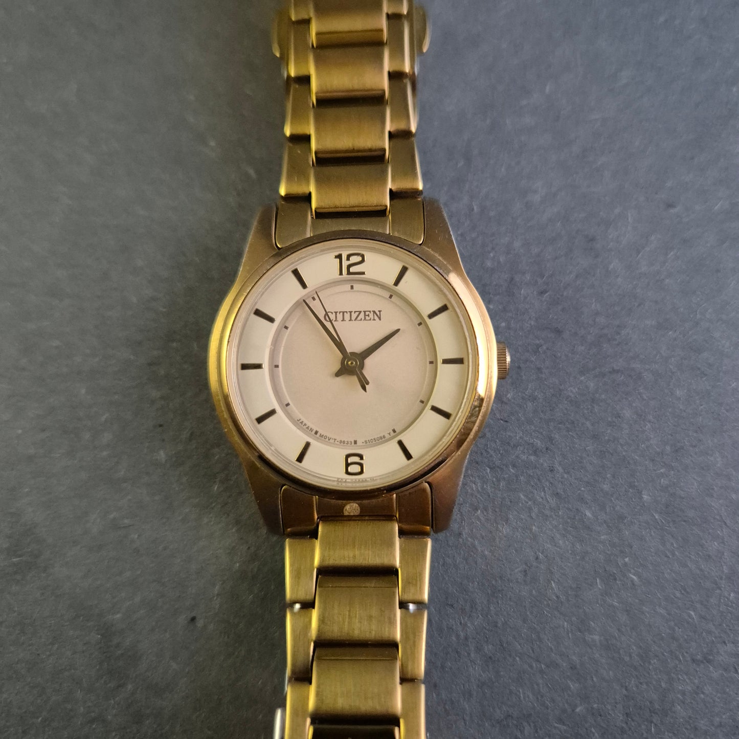 Citizen Damenarmbanduhr – Zeitlose Eleganz in Gold mit Originalbox