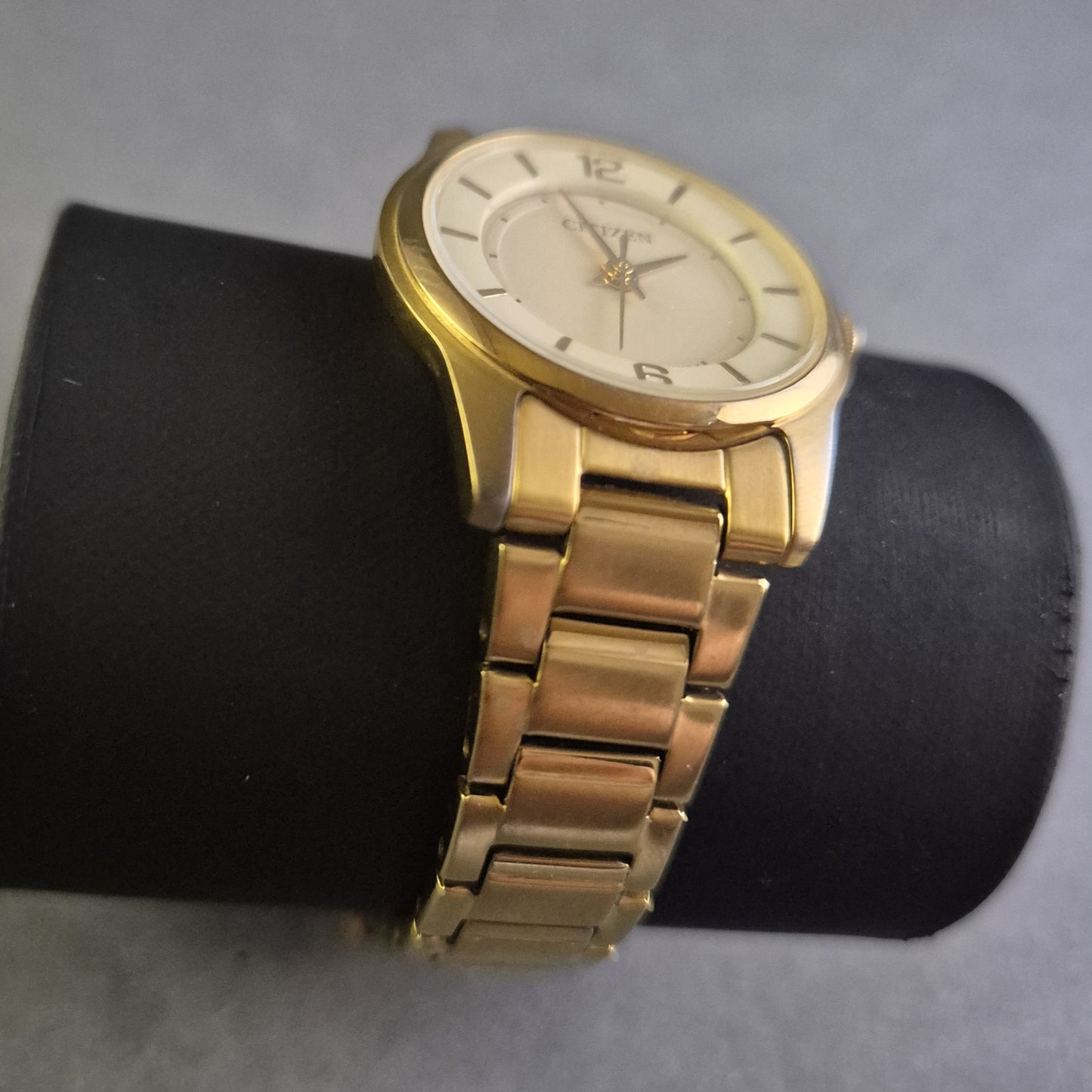 Citizen Damenarmbanduhr – Zeitlose Eleganz in Gold mit Originalbox