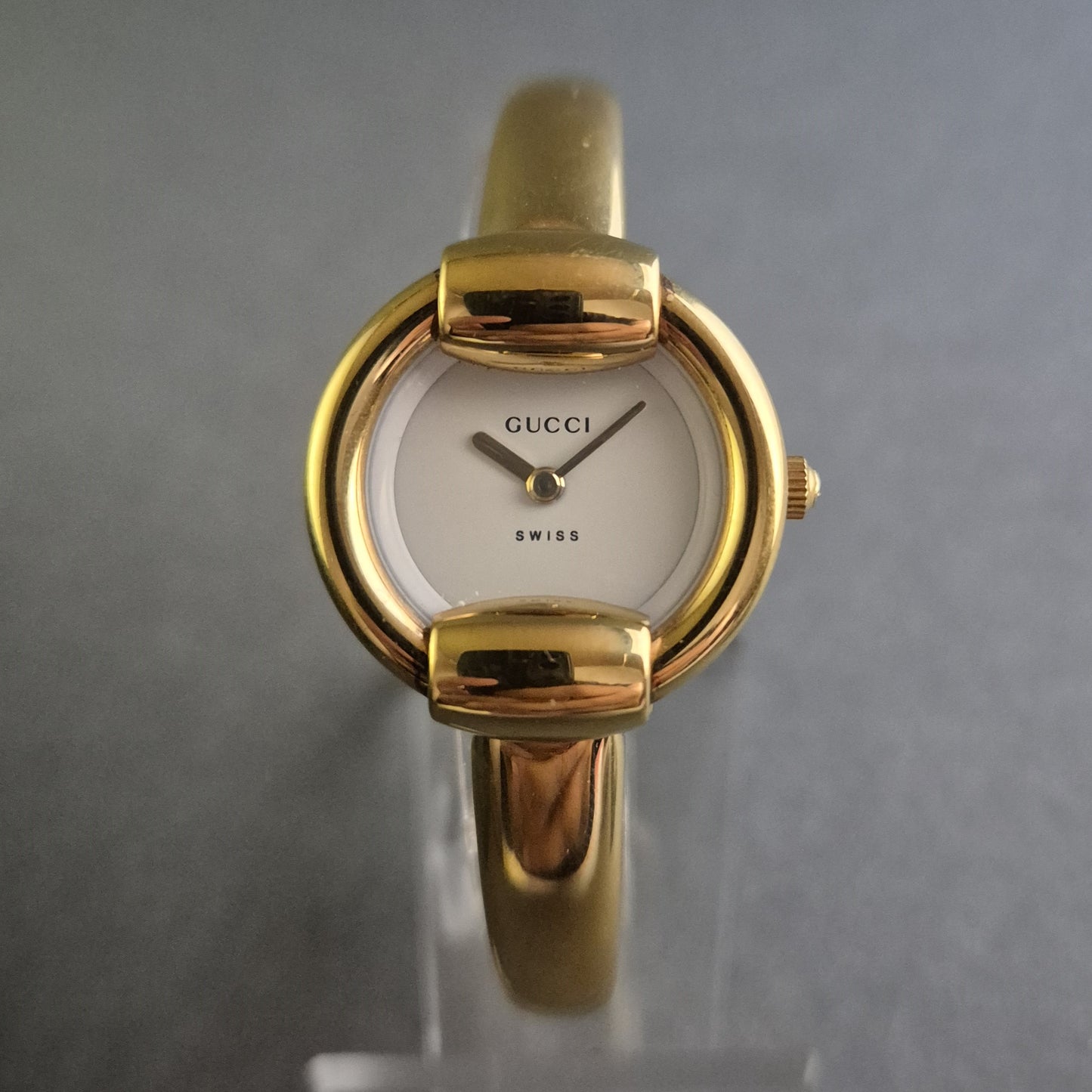 Gucci Damenarmbanduhr – Luxuriöses Schweizer Design in Gold