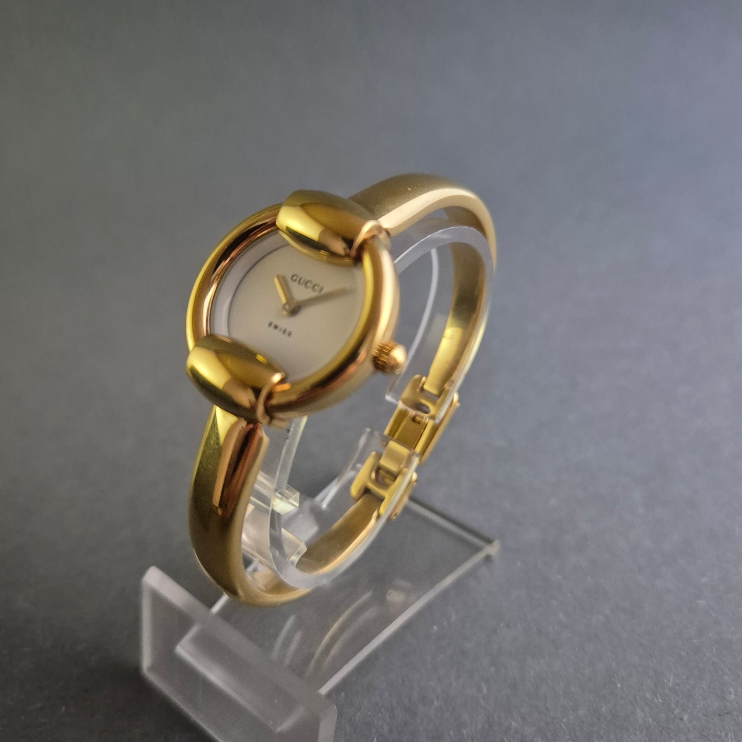 Gucci Damenarmbanduhr – Luxuriöses Schweizer Design in Gold