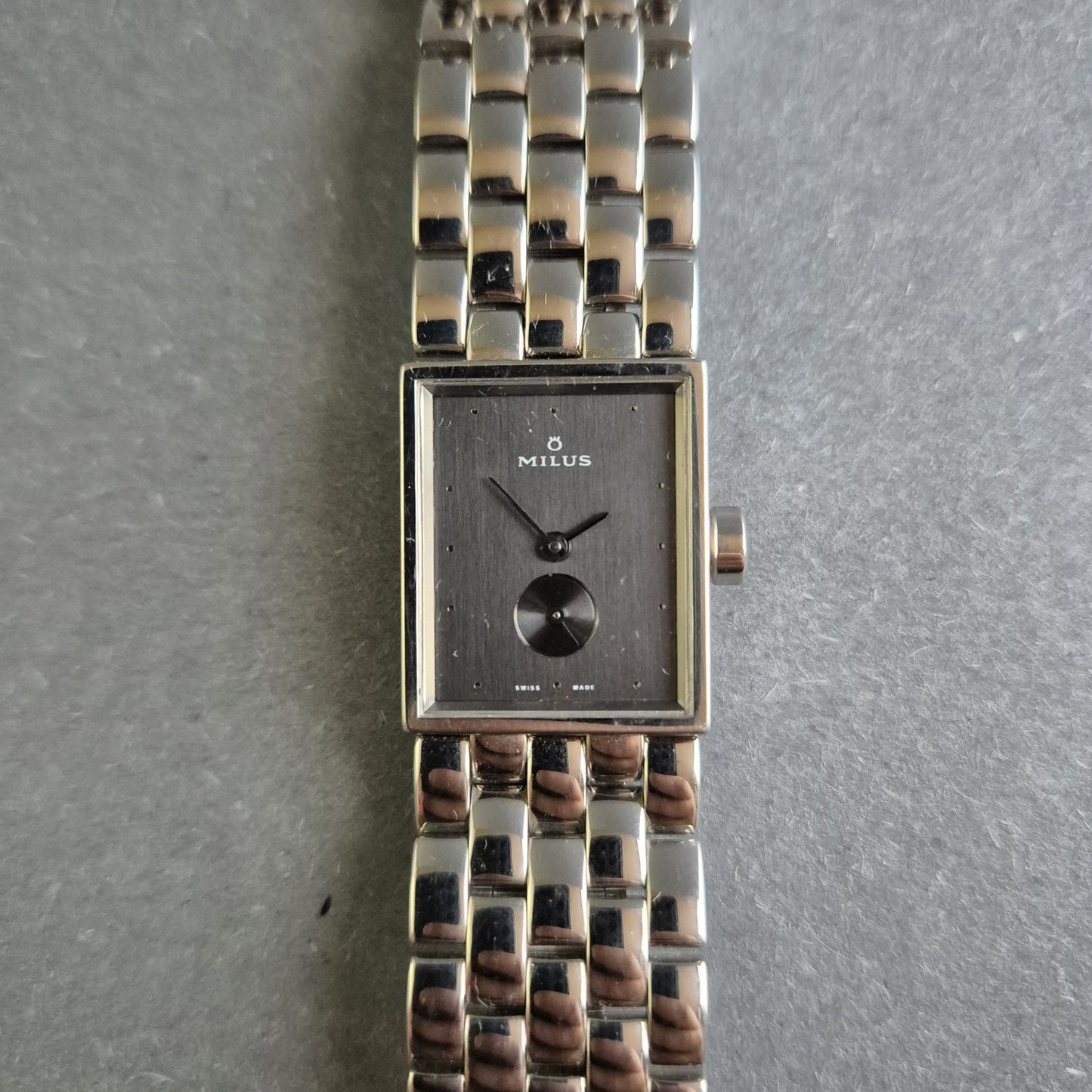 Exklusive Milus Herrenarmbanduhr – Elegantes rechteckiges Design