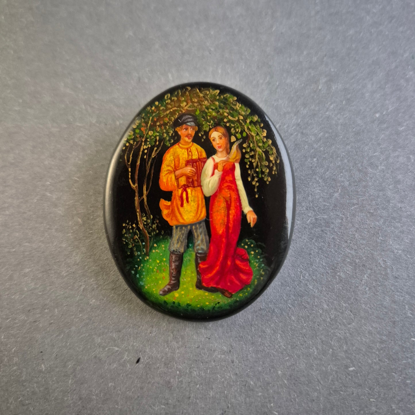 Handbemalte russische Brosche – Kunstvolles Vintage-Accessoire