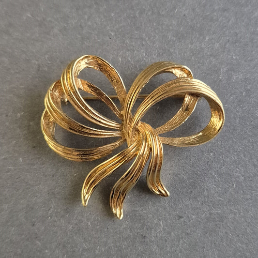 Elegante vergoldete Schleifen-Brosche – Klassisches Vintage-Design