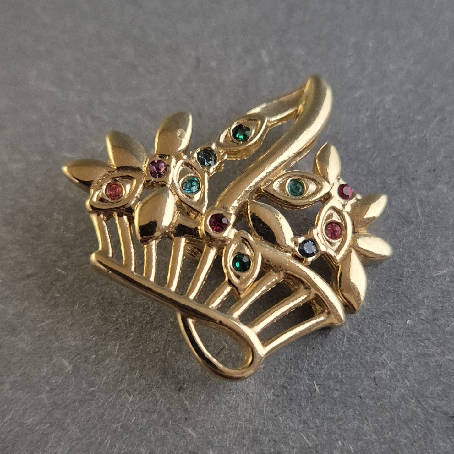 Vergoldete Blumen-Brosche mit bunten Steinen – Eleganter Vintage-Schmuck