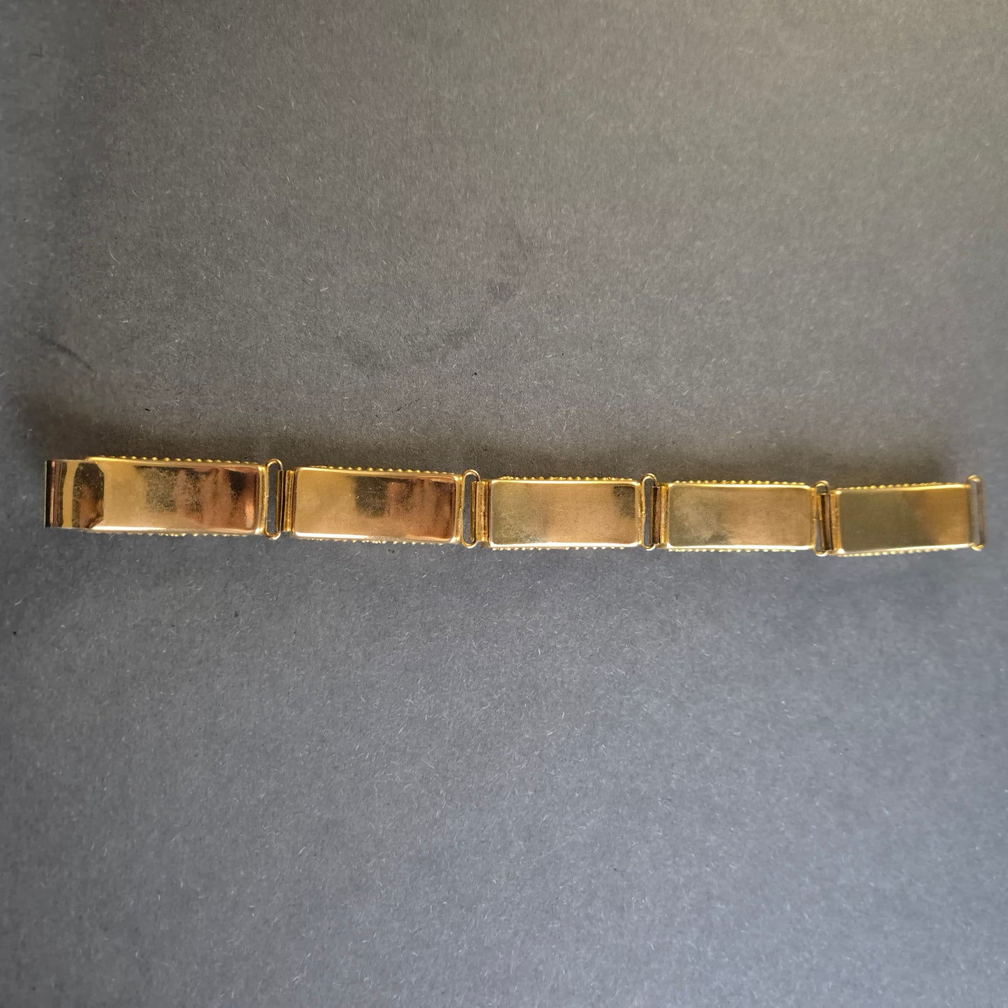 Antikes italienisches Micromosaik-Armband – Florale Handwerkskunst in Goldoptik