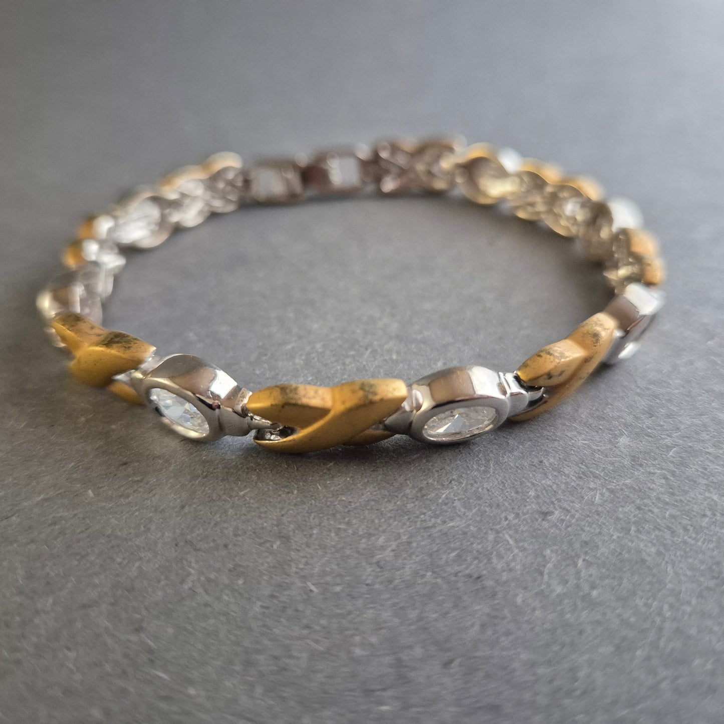 Elegantes Bicolor-Armband mit Zirkonia – Stilvolle Kombination aus Gold & Silber