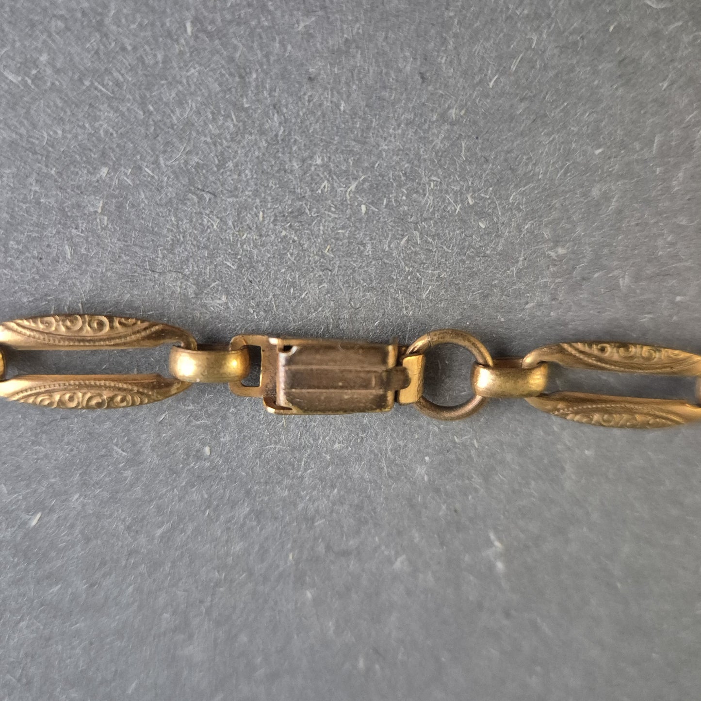 Antike Halskette mit blauen Steinen – Filigranes Design aus vergoldetem Metall