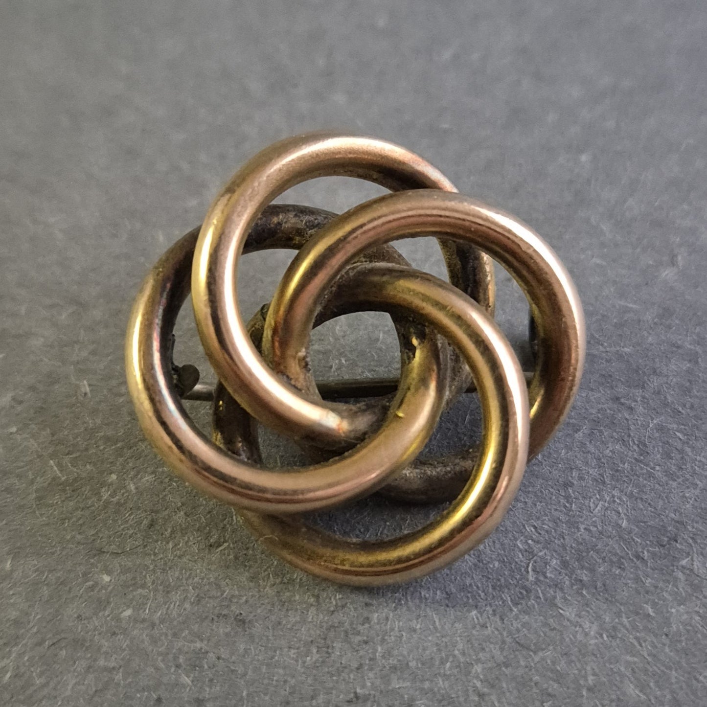 Antike Knotenbrosche – Symbol für Ewigkeit & Verbundenheit
