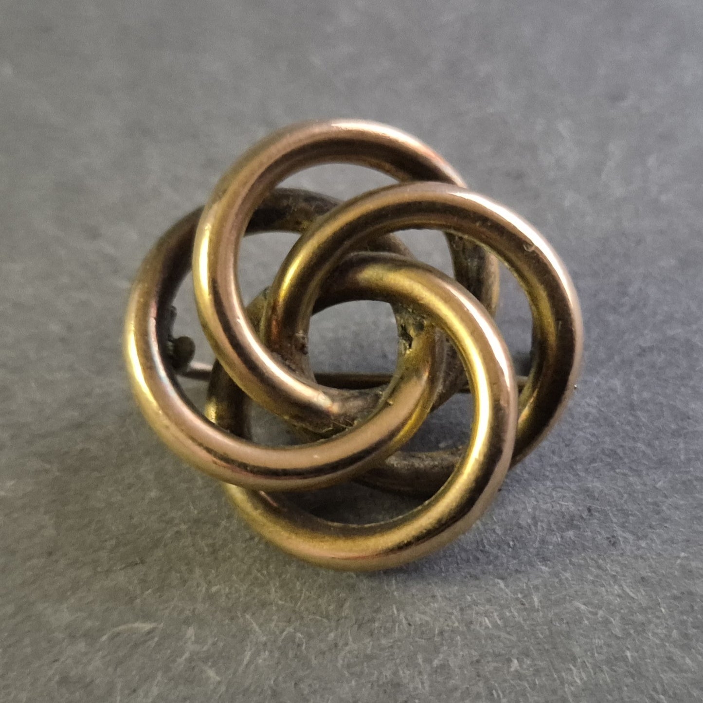 Antike Knotenbrosche – Symbol für Ewigkeit & Verbundenheit