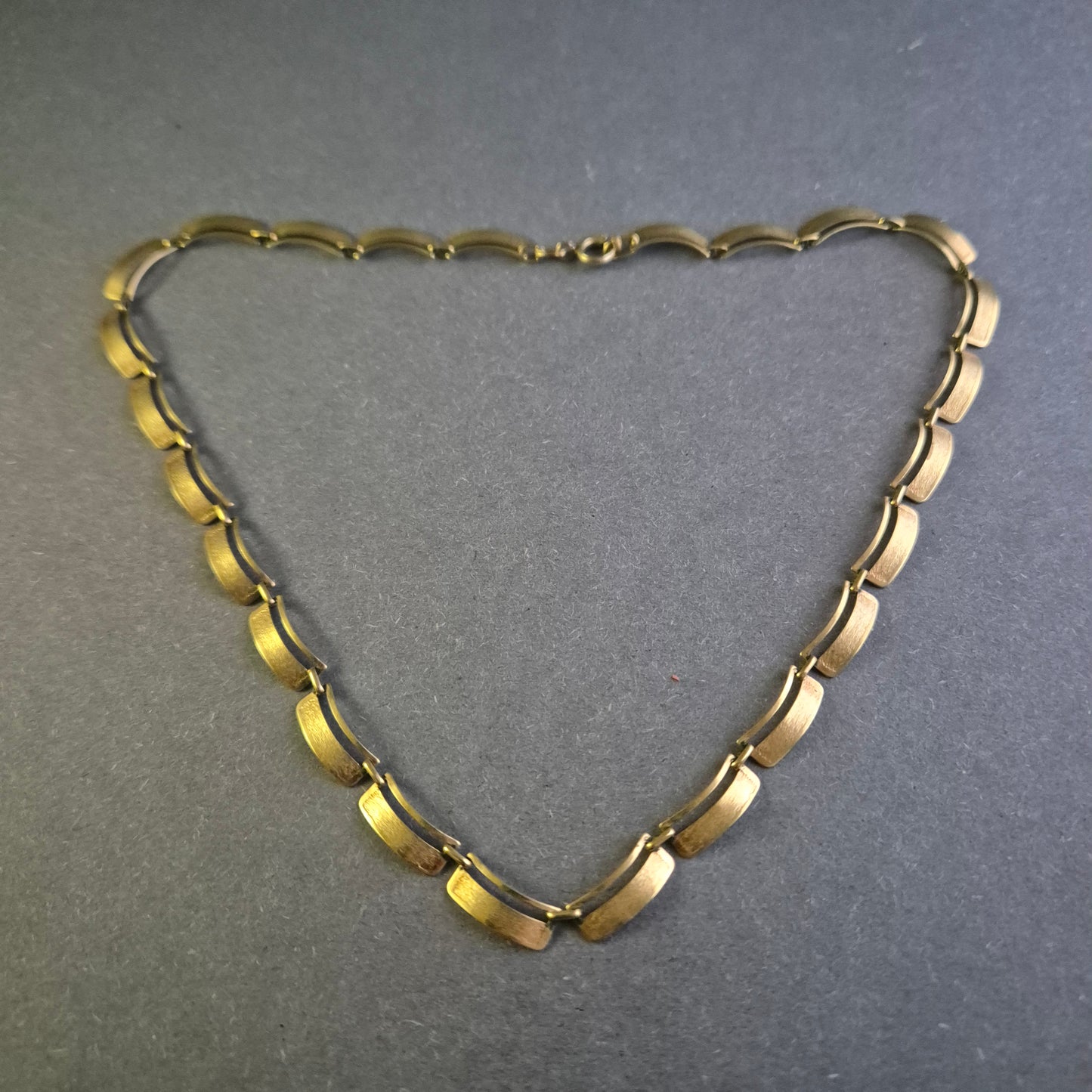 Elegante Vintage-Halskette – Zeitloses Design in Goldoptik