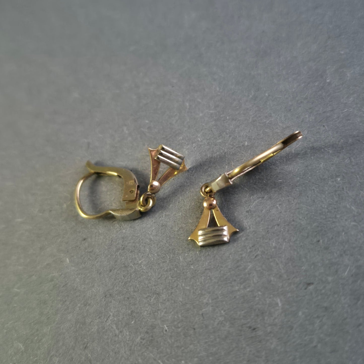Vintage Art Deco Ohrringe – Geometrisches Design in Goldoptik