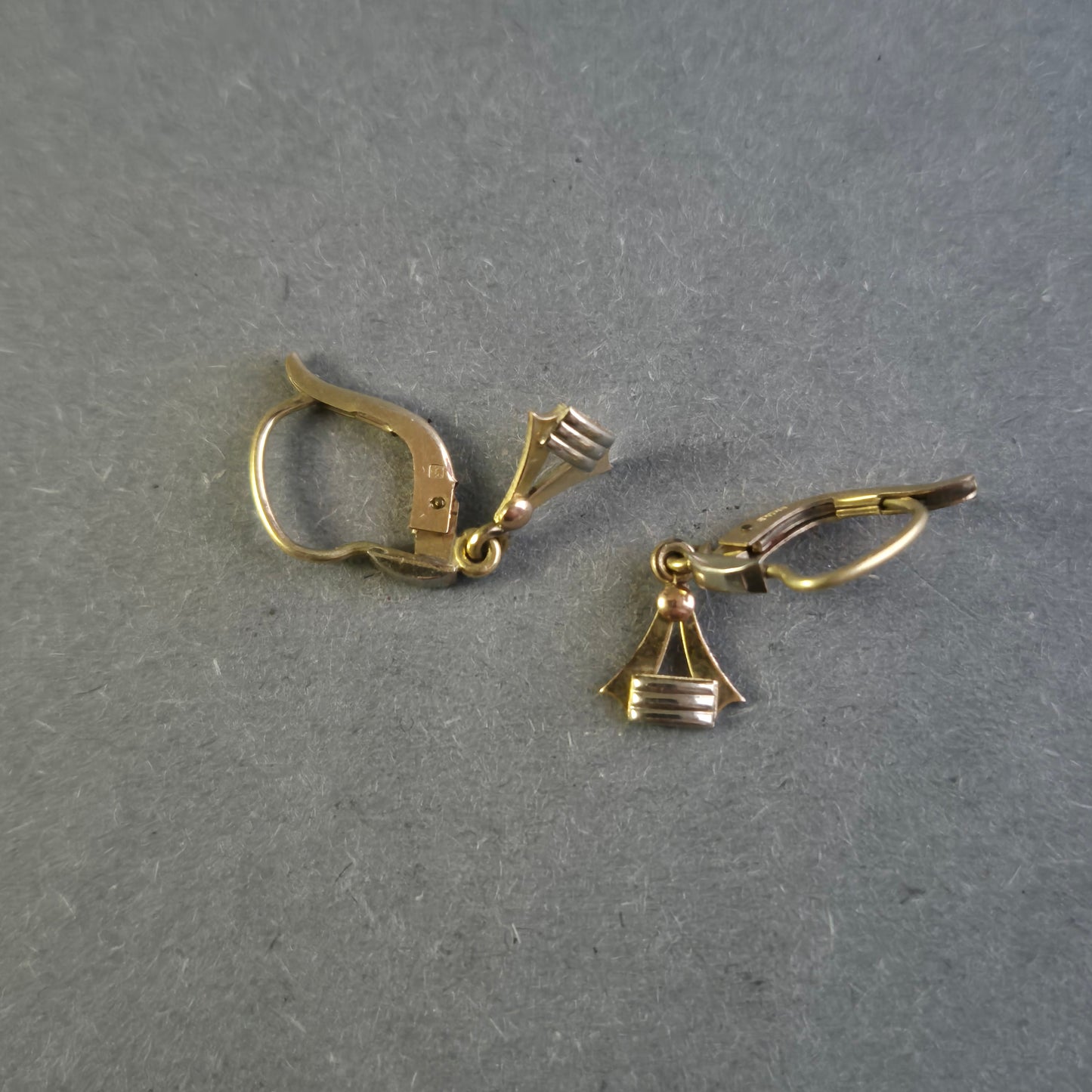 Vintage Art Deco Ohrringe – Geometrisches Design in Goldoptik