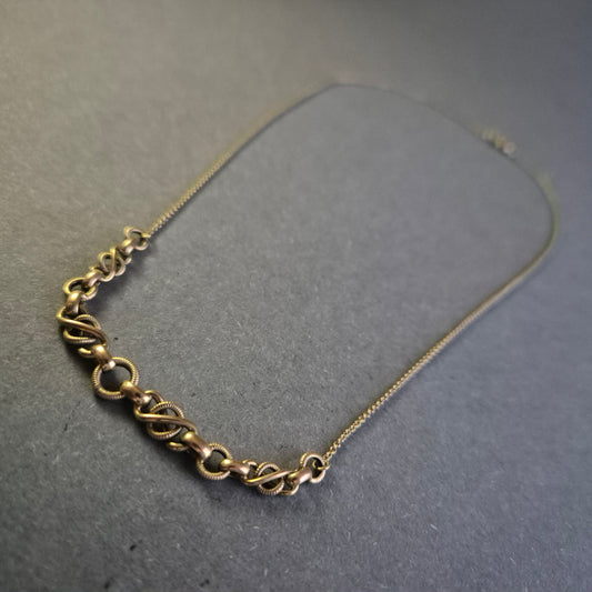 Filigrane Vintage-Halskette – Elegantes Design mit kunstvollen Gliedern