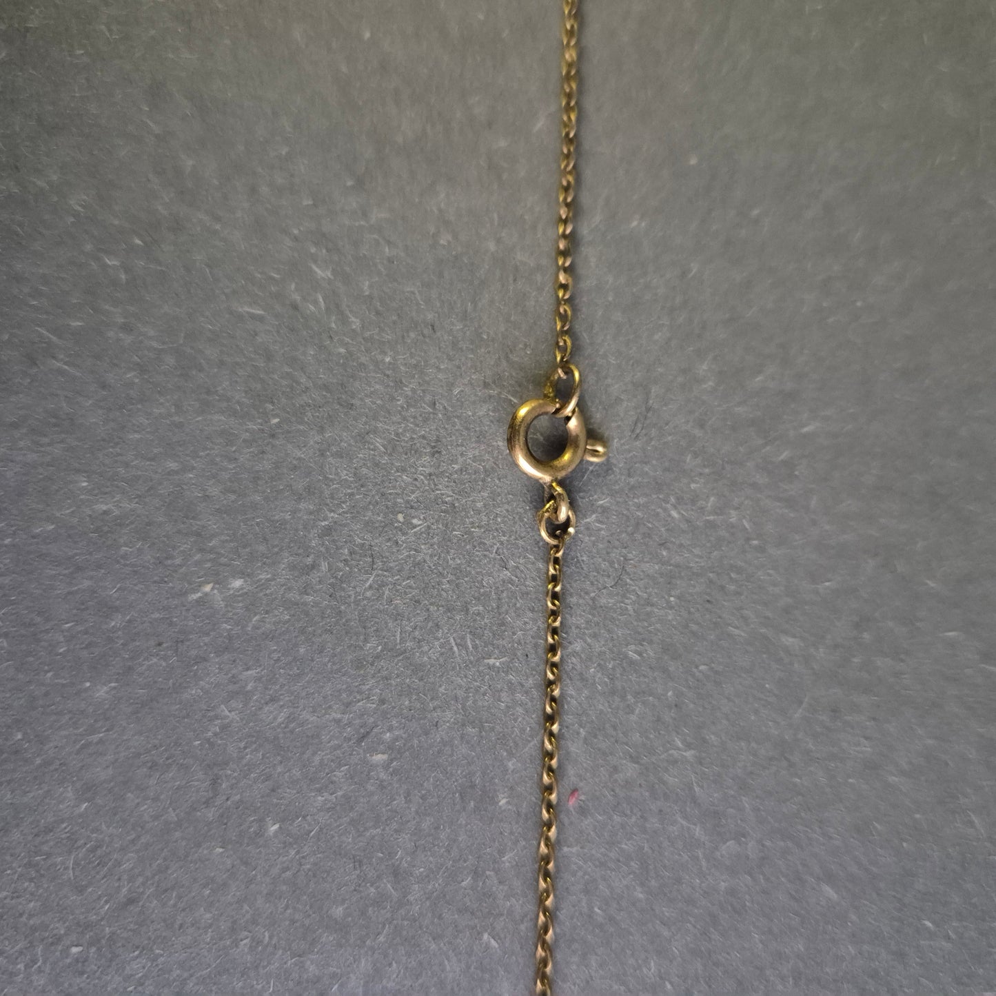 Edle Vintage-Halskette mit blauem Schmuckstein – Filigrane Handwerkskunst