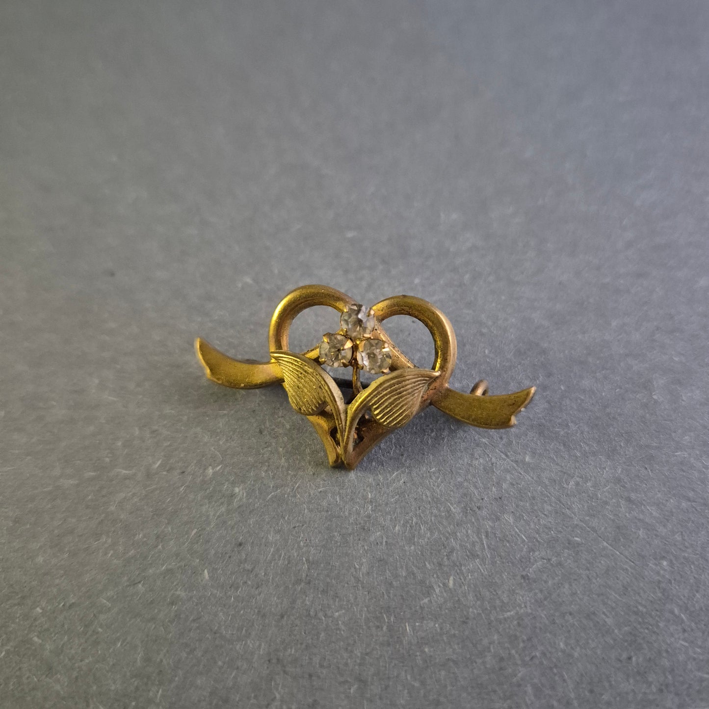 Antike Jugendstil-Brosche – Florales Design mit Strasssteinen