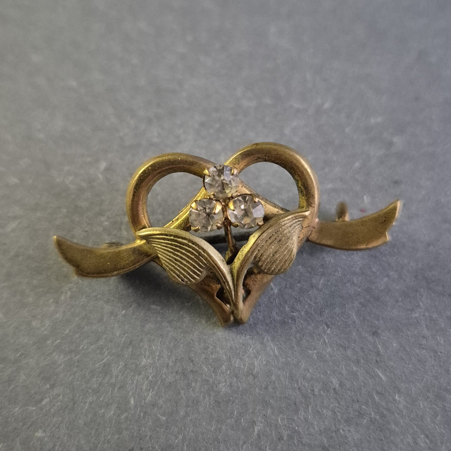 Antike Jugendstil-Brosche – Florales Design mit Strasssteinen