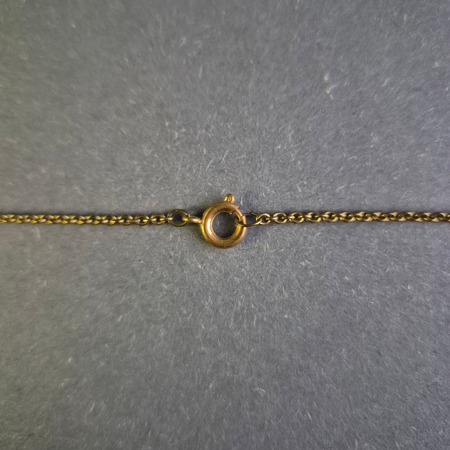 Antike Jugendstil-Halskette – Elegantes Design mit Gravur und Perlen