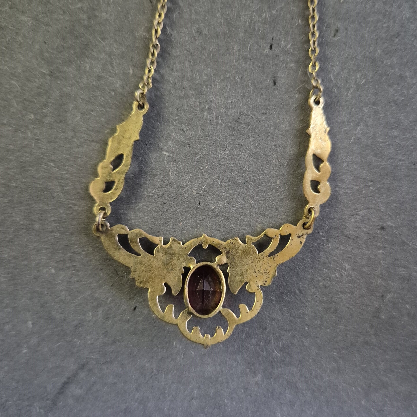 Antike Jugendstil-Halskette – Elegantes Design mit Granatstein