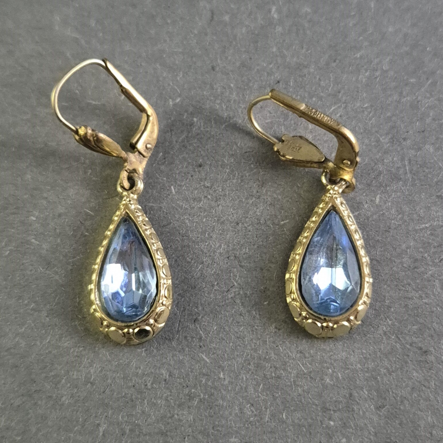Elegante Vintage-Ohrringe – Tropfendesign mit blauen Schmucksteinen