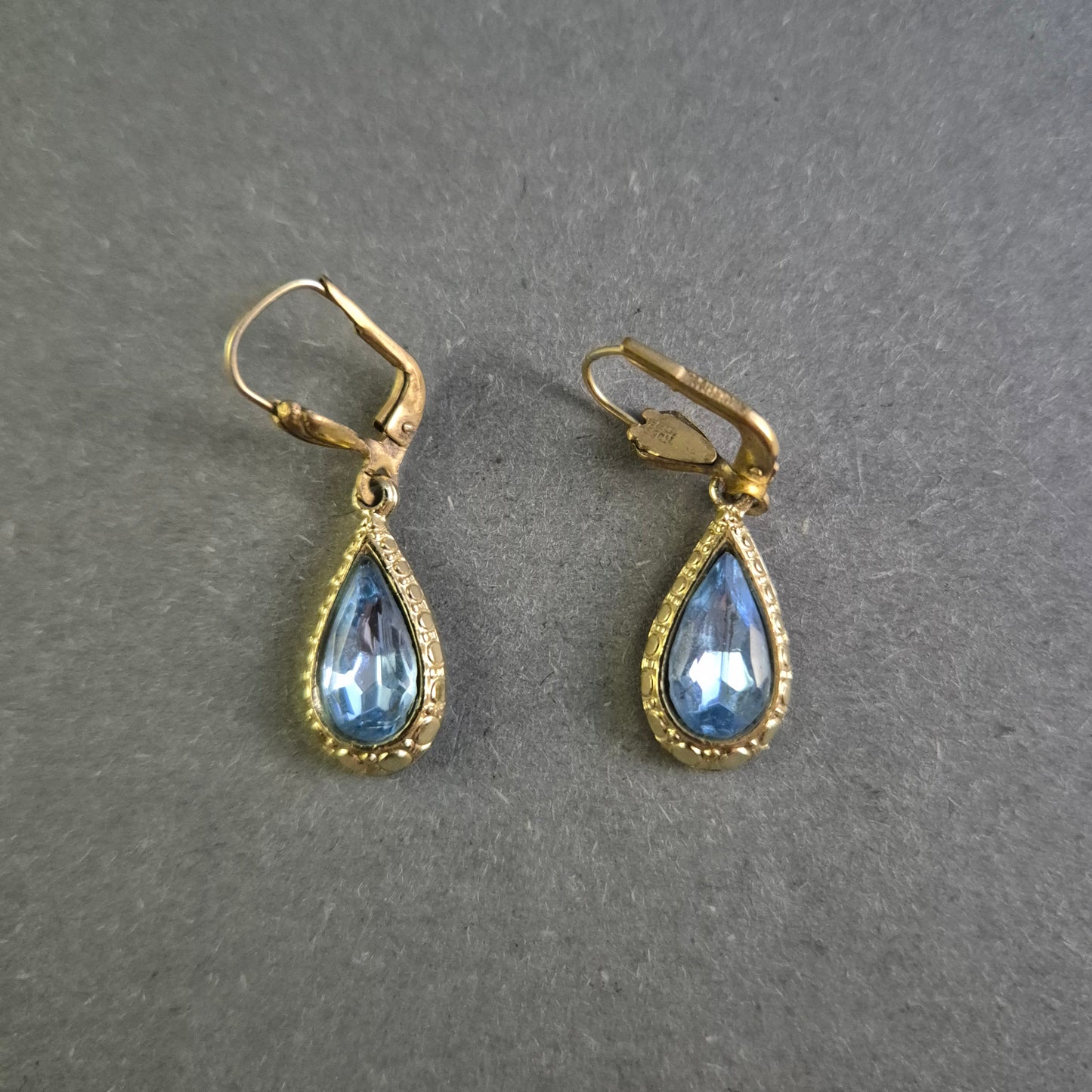 Elegante Vintage-Ohrringe – Tropfendesign mit blauen Schmucksteinen