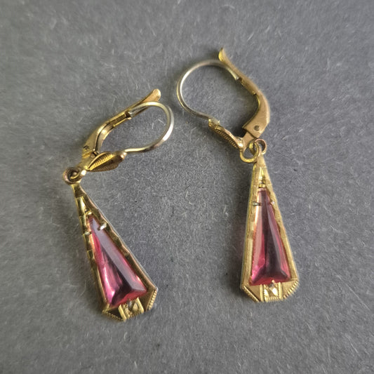 Art Déco Ohrringe – Vergoldetes Design mit pinkfarbenen Steinen