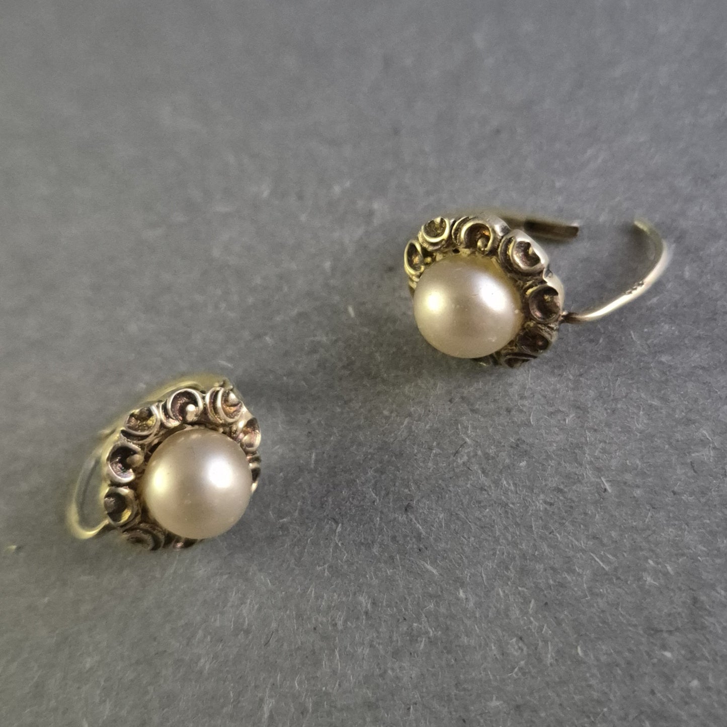 Elegante Vintage-Ohrringe mit Perlen – Klassische Schönheit