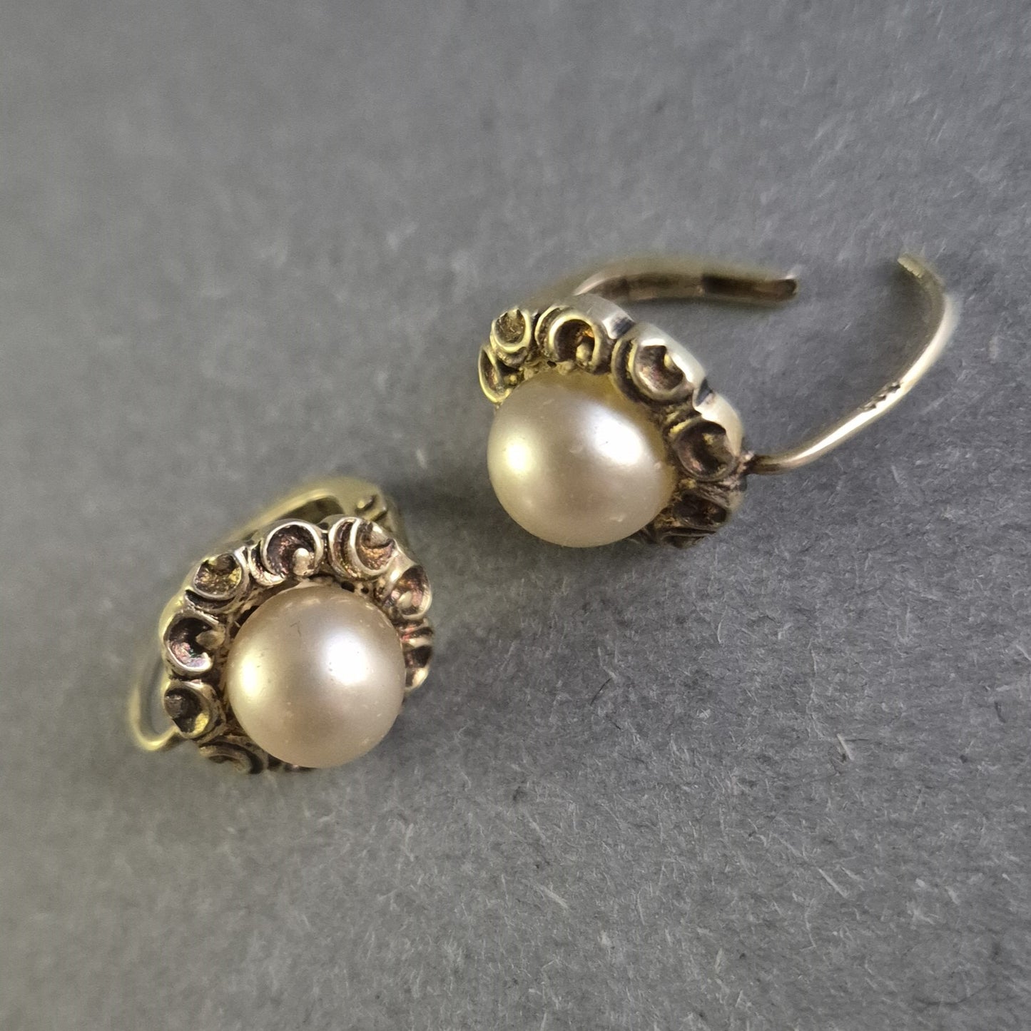 Elegante Vintage-Ohrringe mit Perlen – Klassische Schönheit