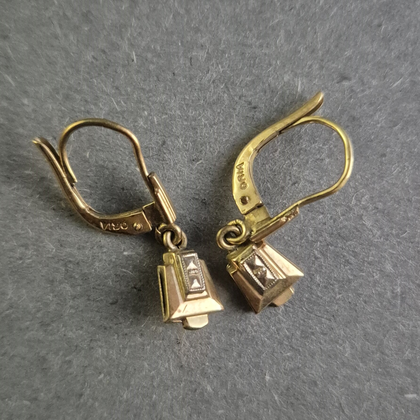 Vintage-Ohrringe aus Gold mit geometrischem Design – Stilvolle Handwerkskunst