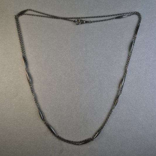 Antike Trauerkette aus schwarzem Glas – Eleganz mit historischer Bedeutung