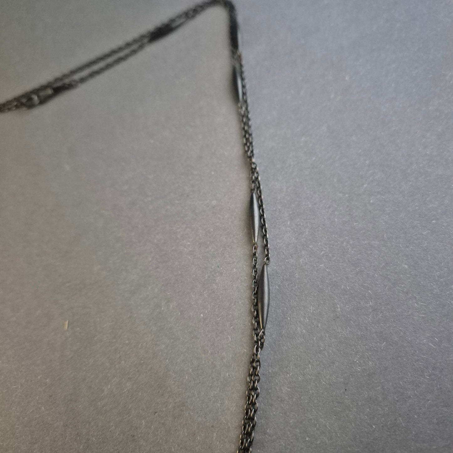 Antike Trauerkette aus schwarzem Glas – Eleganz mit historischer Bedeutung