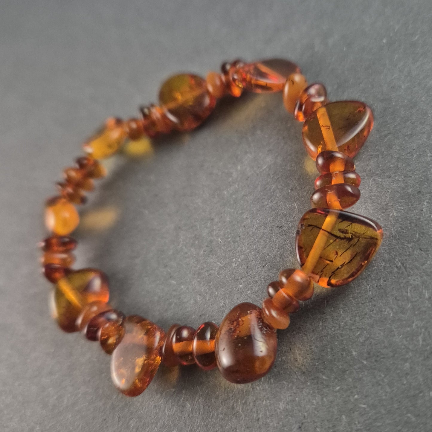 Elegantes Bernsteinarmband – Naturbelassene Schönheit