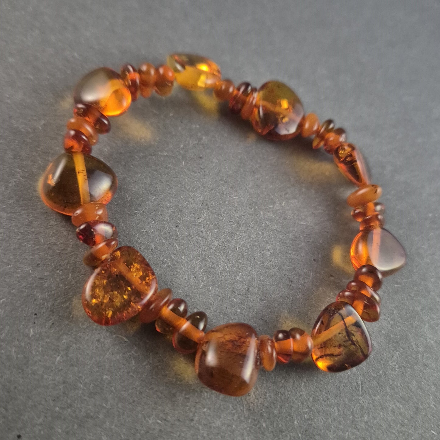 Elegantes Bernsteinarmband – Naturbelassene Schönheit