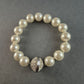 Klassisches Perlenarmband mit Strass-Verschluss – Eleganz in Perfektion