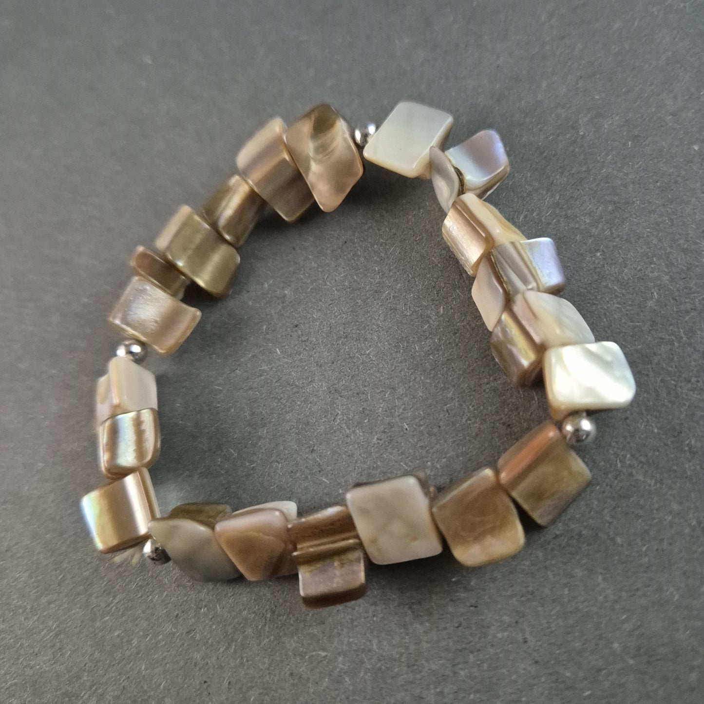 Elegantes Muschel-Perlmuttarmband – Natürliche Schimmeroptik