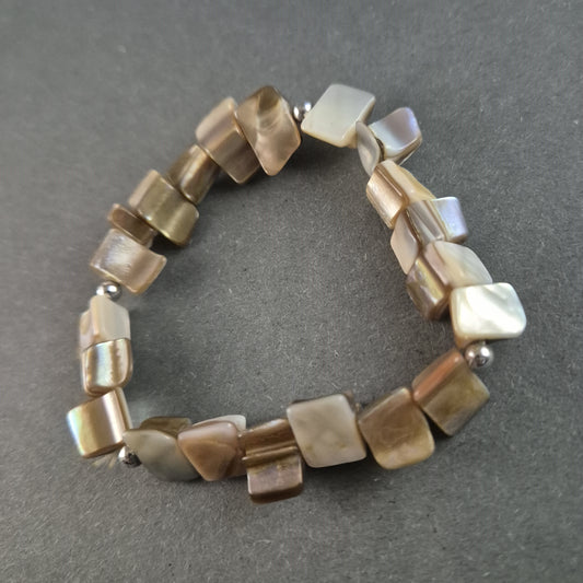 Elegantes Muschel-Perlmuttarmband – Natürliche Schimmeroptik