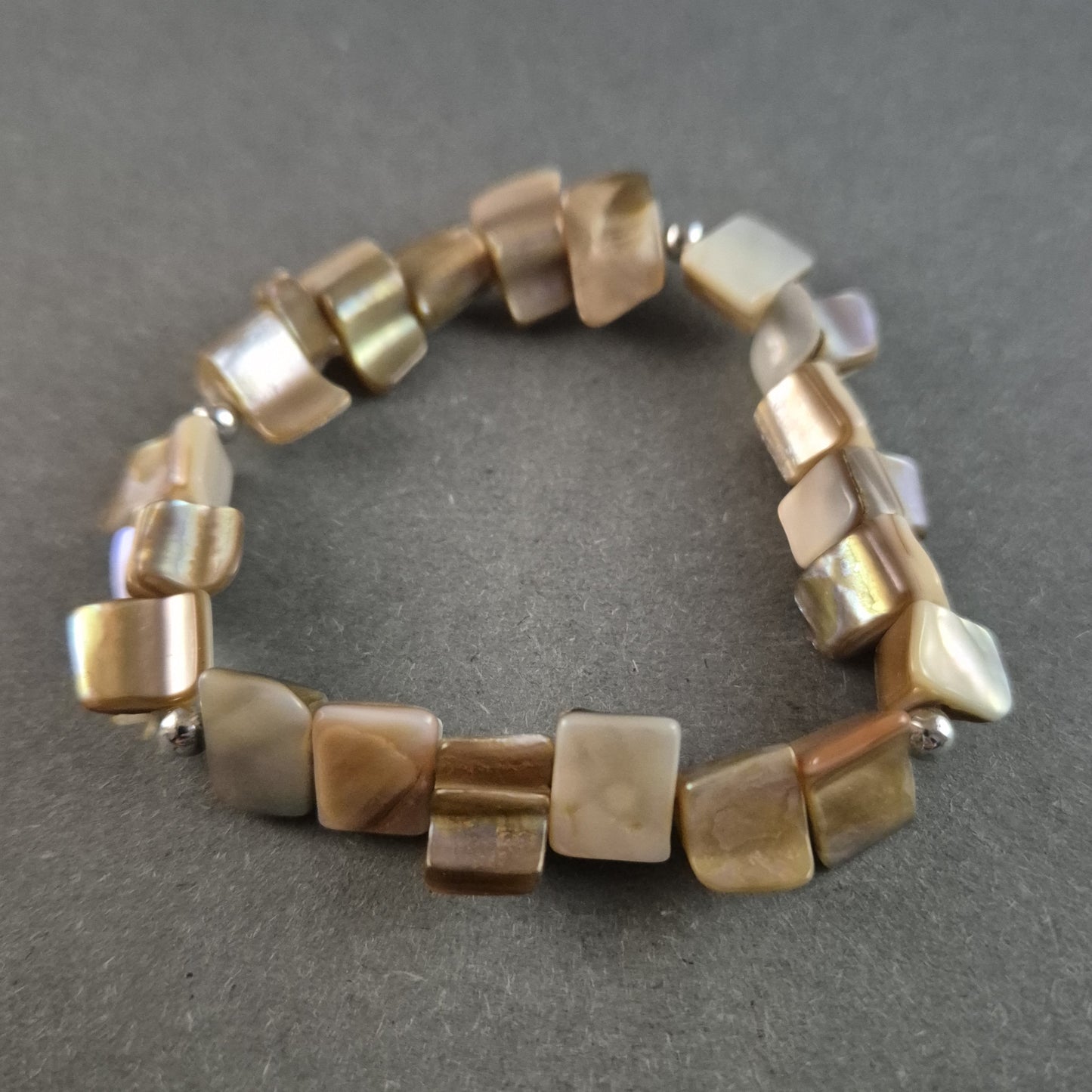 Elegantes Muschel-Perlmuttarmband – Natürliche Schimmeroptik