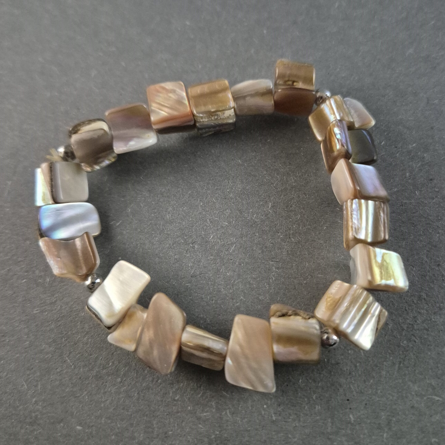 Elegantes Muschel-Perlmuttarmband – Natürliche Schimmeroptik